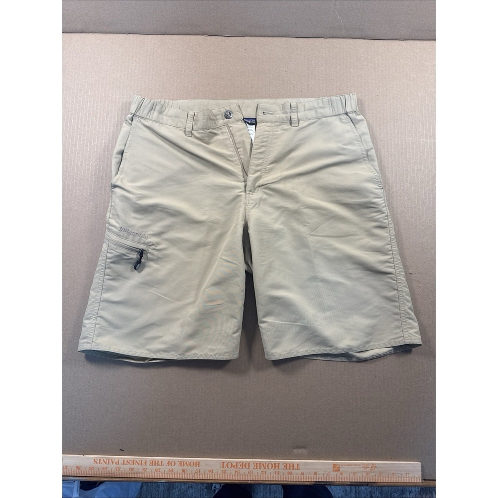 Patagonia Shorts‎ Men's Size Large Nylon Beige Cargo Hiking